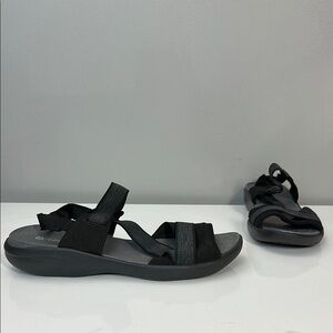 BZEES Chance Washable Strappy Sandals Size 11